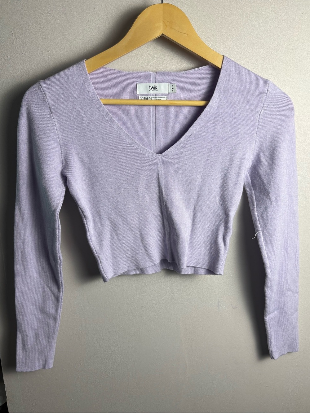 Twik Cropped Ribbed V-Neck Long Sleeve Top in Lilac Small